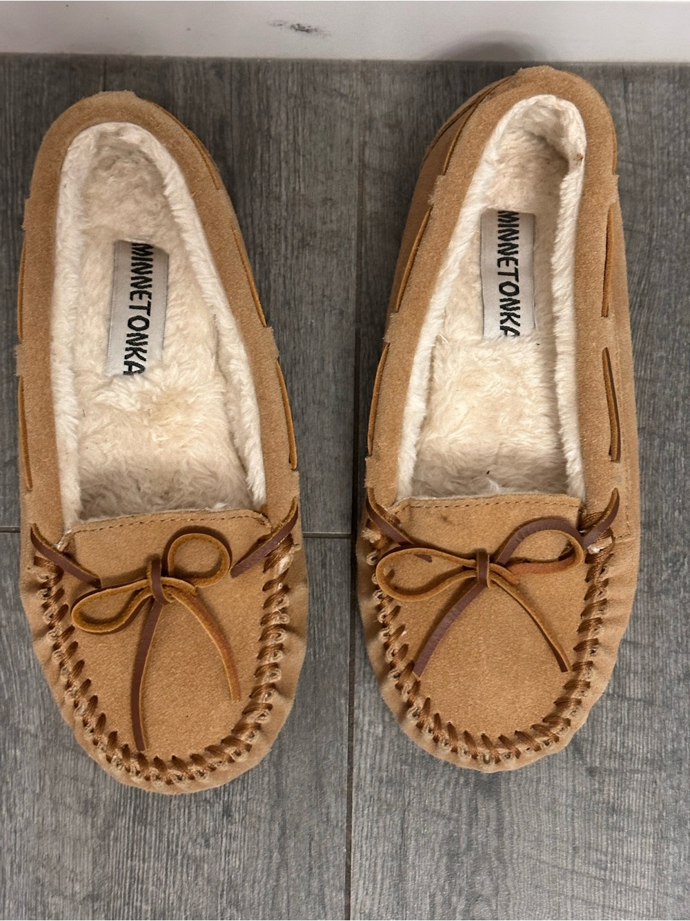Minnetonka Women's Tan Suede Fuzzy Lined Moccasin Slippers 7 western